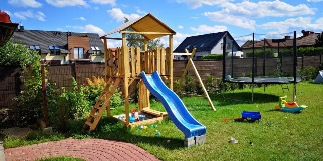 Ogrodowy domek dla dziecka