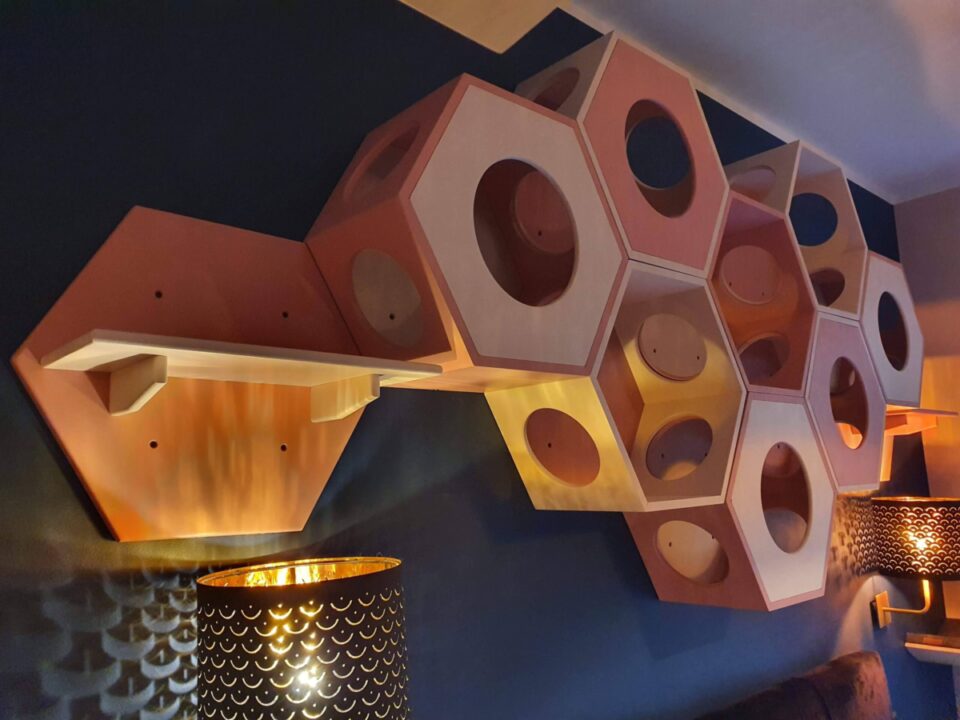 Różowe półki dla kotów - Budka na ścianę dla kota 1 Różowe półki dla kotów