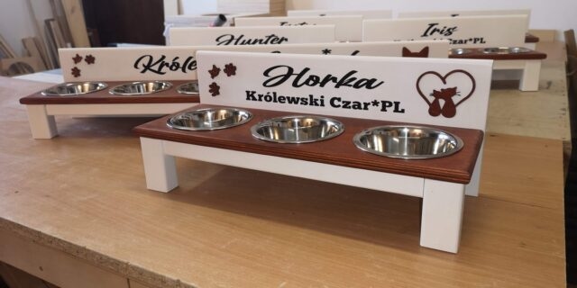 Stoliki dla kociaków z hodowli Królewski Czar