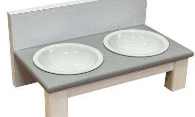 Biało szara podstawka dla kota z miskami
